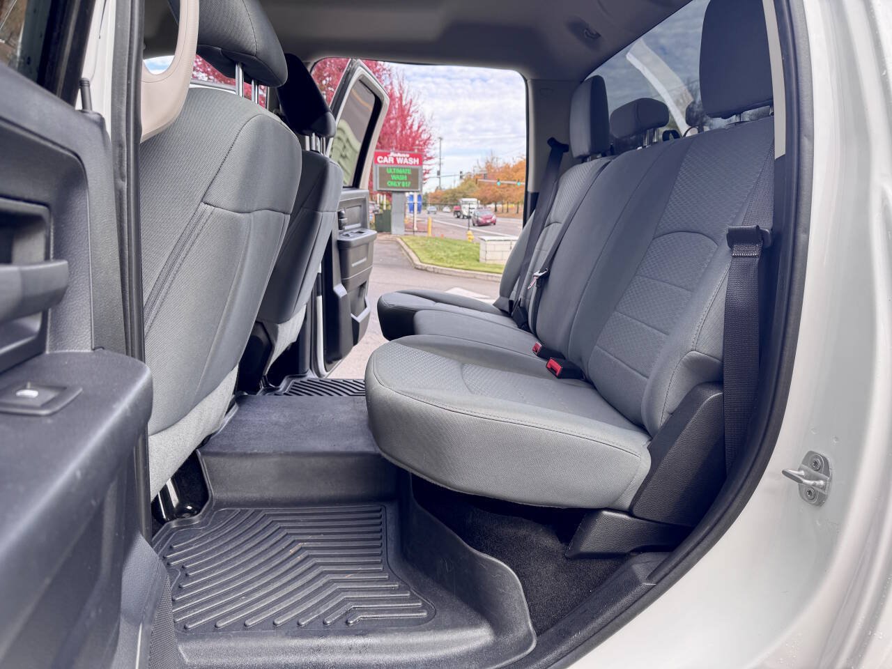 Used 2014 RAM 2500 Tradesman w/ Chrome Appearance Group AWD/4WD image 9