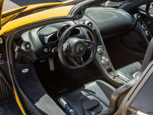 Used 2015 McLaren 650S Spider Convertible 2D image 9