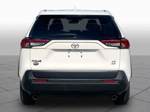 Used 2025 Toyota RAV4 LE AWD/4WD image 5