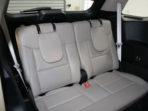 Used 2021 Ford Explorer XLT w/ Equipment Group 202A image 33