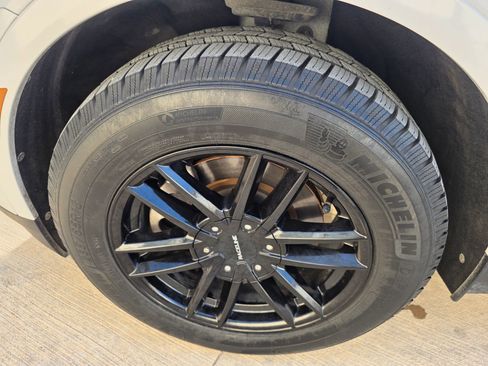 Used 2017 Cadillac XT5 Luxury w/ Driver Awareness Package image 13