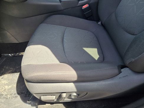 Used 2020 Toyota RAV4 XLE w/ Convenience Package image 17