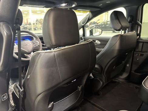 Used 2026 Chrysler Pacifica Limited FWD image 20