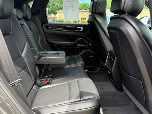 Used 2021 Porsche Cayenne AWD/4WD image 15