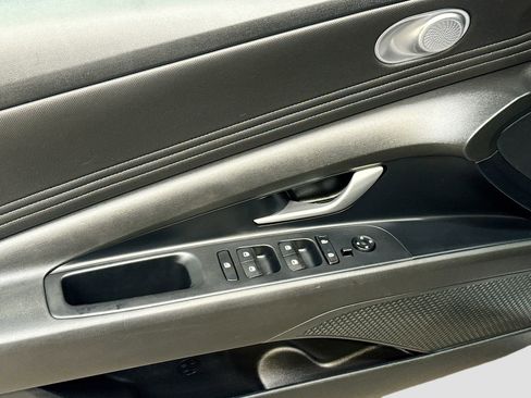 Used 2023 Hyundai Elantra Limited image 20