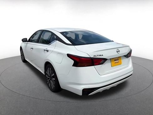 Used 2025 Nissan Altima 2.5 SV FWD image 11