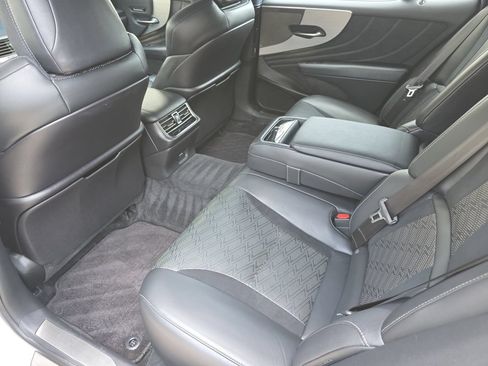 Used 2018 Lexus LS 500 F Sport w/ Accessory Package (Z1) RWD image 28