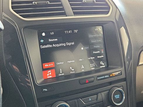 Used 2018 Ford Explorer XLT w/ Equipment Group 202A FWD image 19