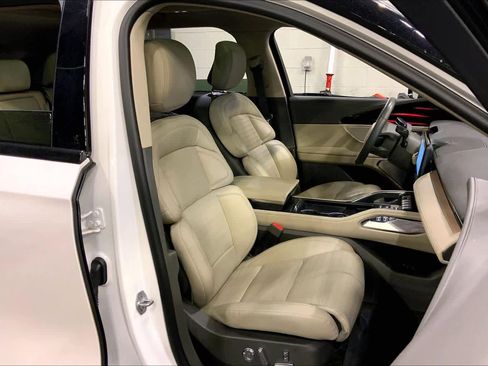 Used 2024 Lincoln Nautilus Reserve w/ Equipment Group 203A image 9