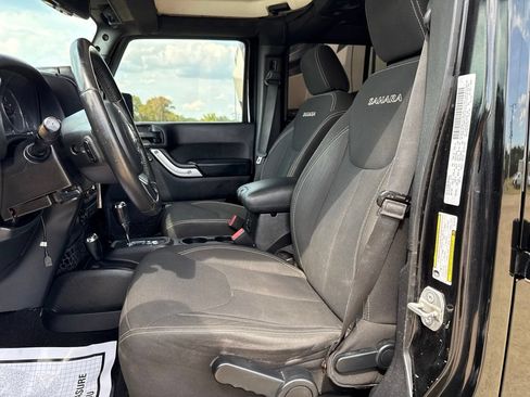 Used 2016 Jeep Wrangler Unlimited Sahara AWD/4WD image 7