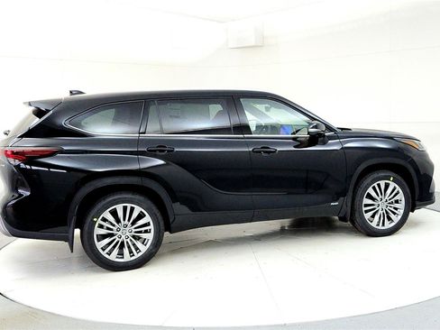 New 2026 Toyota Highlander Platinum image 6