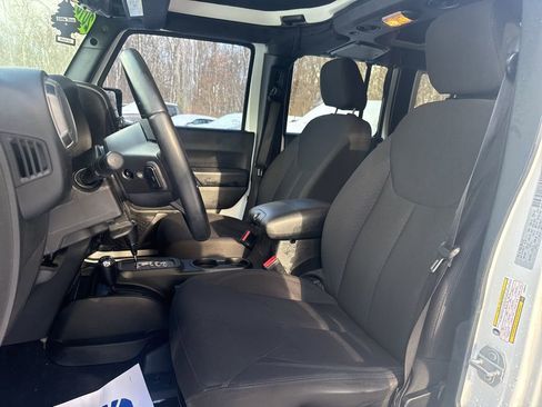 Used 2018 Jeep Wrangler Unlimited Sport S image 14