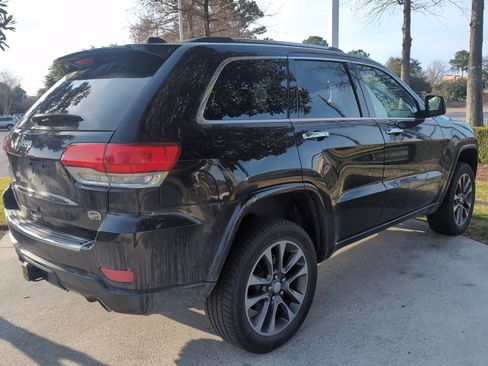 Used 2017 Jeep Grand Cherokee Overland image 10