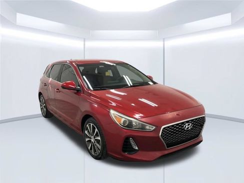 Used 2020 Hyundai Elantra GT FWD image 2