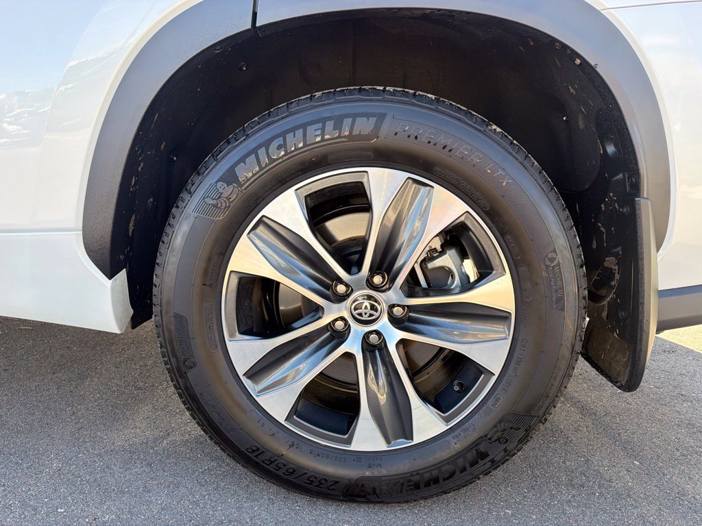 Used 2026 Toyota Highlander XLE AWD/4WD image 35