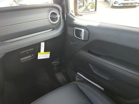 New 2026 Jeep Gladiator Sport AWD/4WD image 18