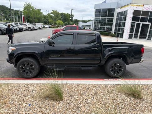 Used 2020 Toyota Tacoma SR5 w/ SR5 Appearance Package (SM) RWD image 4