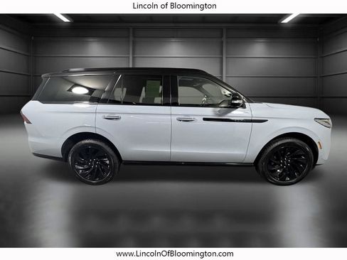 Used 2025 Lincoln Navigator Reserve w/ Jet Appearance Package AWD/4WD image 8
