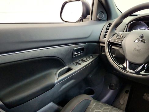 Used 2025 Mitsubishi Outlander Sport AWD image 23