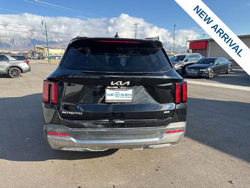 Used 2024 Kia Sorento S image 6