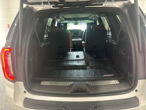 Used 2024 GMC Yukon Denali Ultimate AWD/4WD image 12