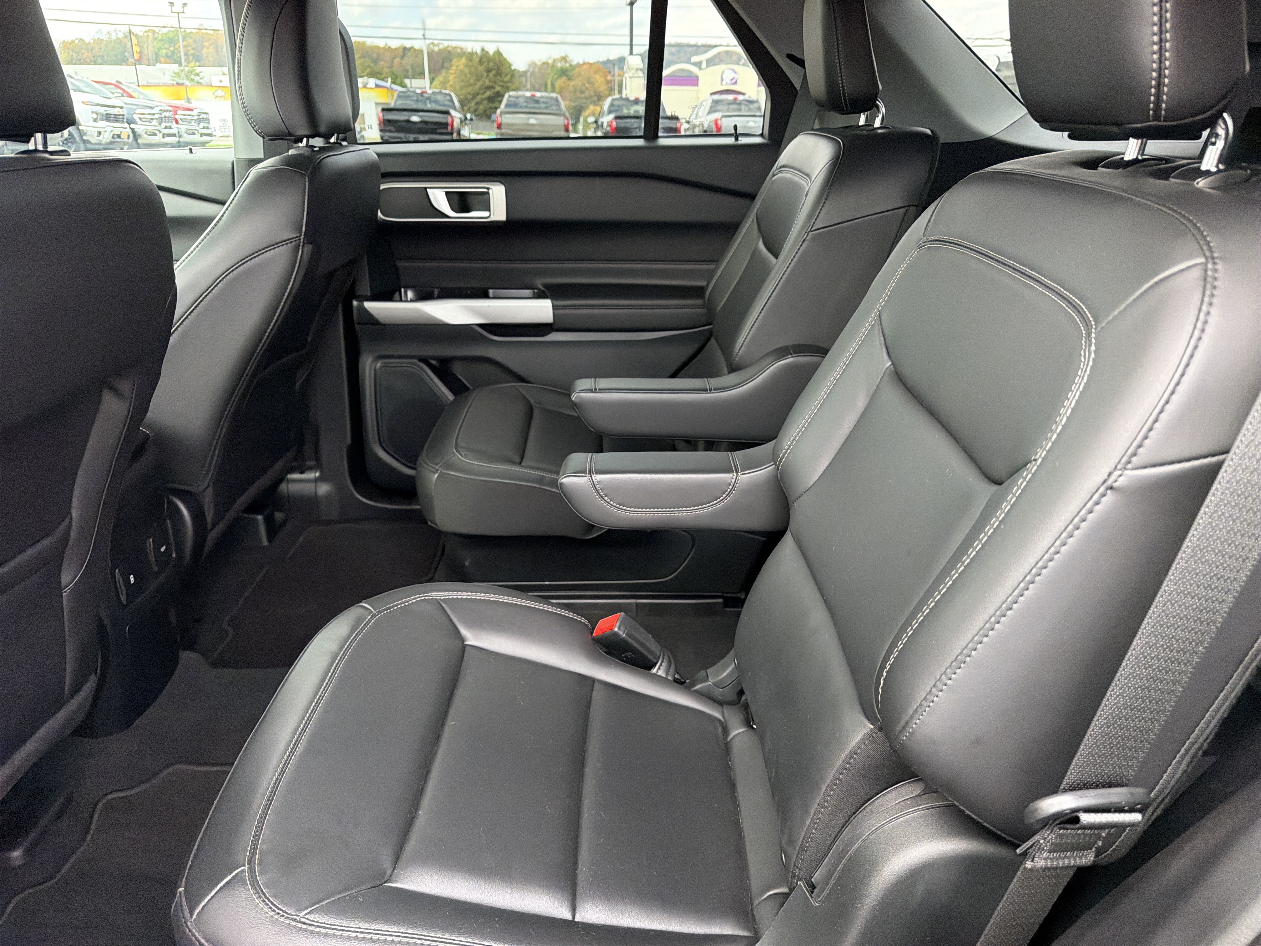 Used 2023 Ford Explorer XLT w/ Equipment Group 202A AWD/4WD image 13
