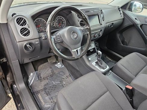 Used 2018 Volkswagen Tiguan Limited w/ Premium Package image 11