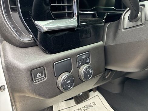 Used 2024 Chevrolet Silverado 1500 LT image 3