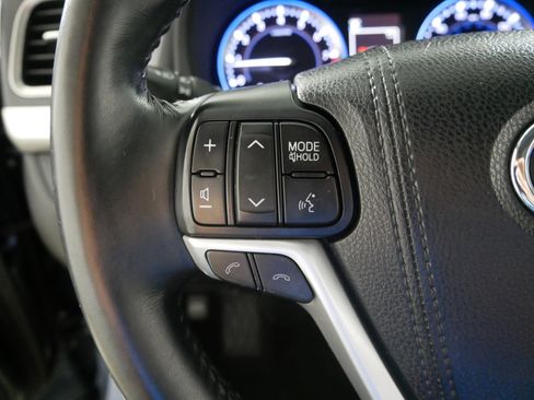 Used 2017 Toyota Highlander XLE AWD/4WD image 27