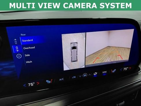 Used 2025 Chevrolet Suburban Z71 image 8