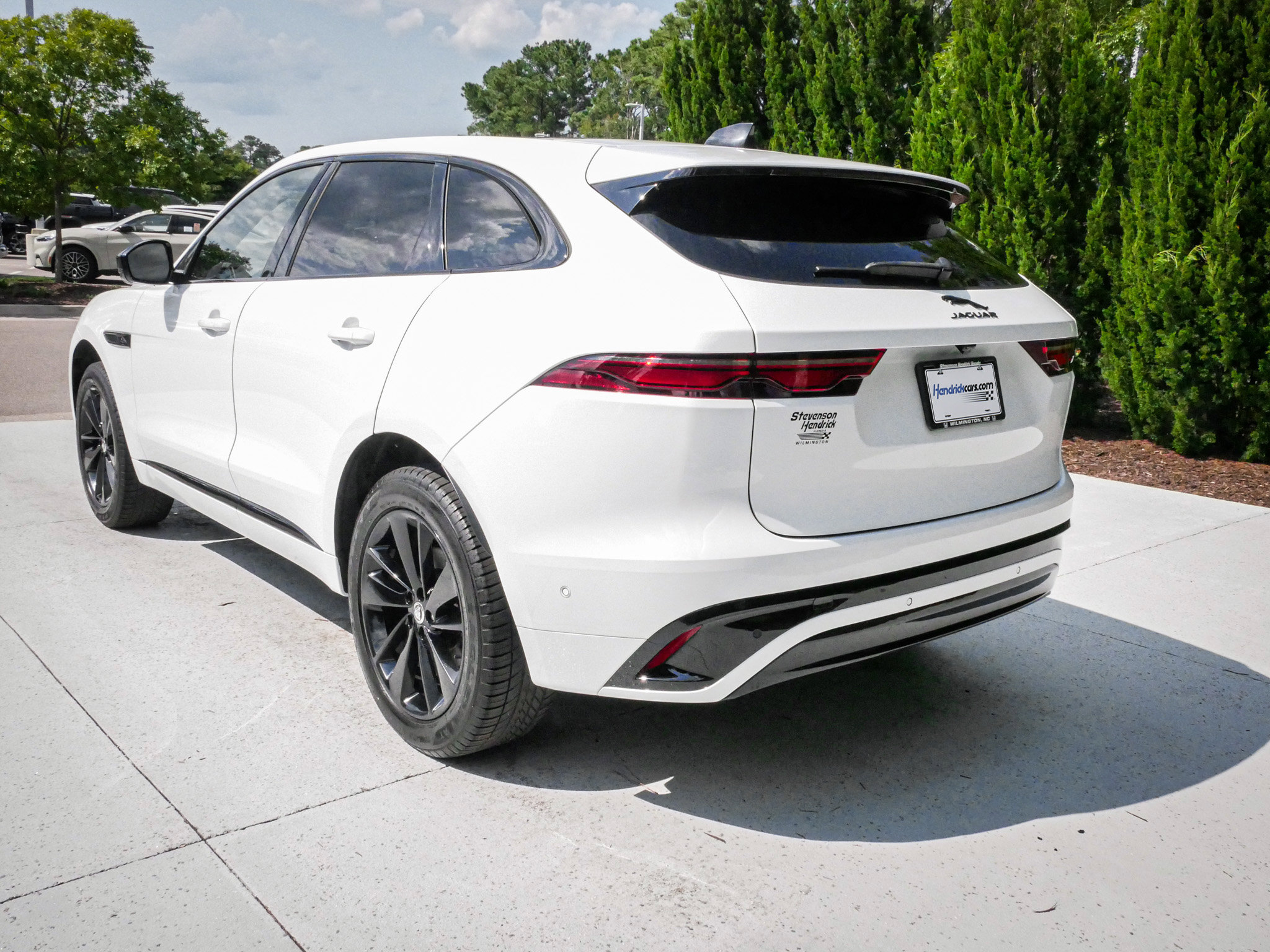 Used 2024 Jaguar F-PACE R-Dynamic S AWD/4WD image 8
