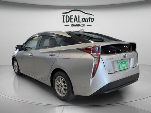 Used 2017 Toyota Prius Three image 3