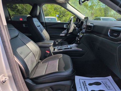 Certified 2023 Ford Explorer Limited w/ Limited Technology Package AWD/4WD image 19