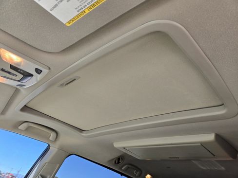 Used 2011 Toyota Sienna XLE w/ Premium Pkg image 8