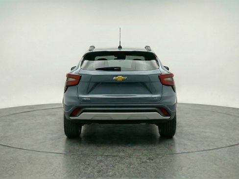 Used 2025 Chevrolet Trax LT w/ LT Convenience Package FWD image 6