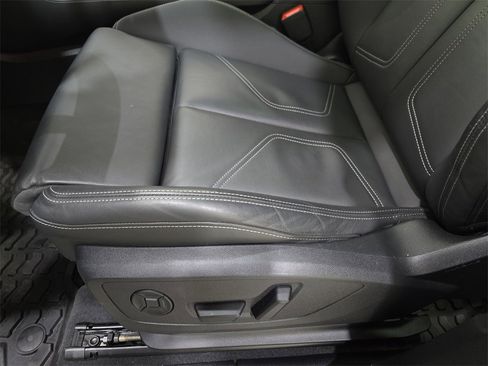 Used 2024 Audi Q3 2.0T Premium Plus w/ Premium Plus Package image 31