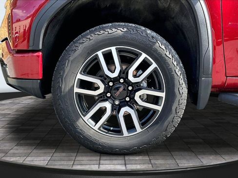 Used 2025 GMC Sierra 1500 AT4 w/ AT4 Premium Package AWD/4WD image 9