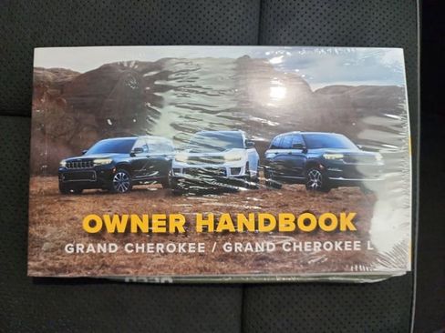 New 2025 Jeep Grand Cherokee L Altitude image 40