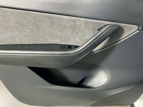 Used 2020 Tesla Model Y Long Range image 21