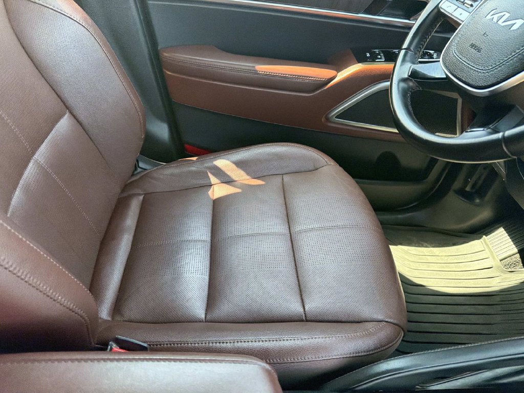 Used 2023 Kia Telluride EX w/ EX Captain's Chair Package FWD image 14