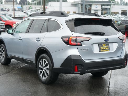 Used 2022 Subaru Outback Premium AWD/4WD image 3