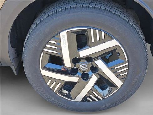 Certified 2025 Nissan Kicks SV FWD image 9