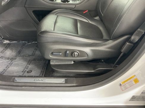 Used 2023 GMC Acadia SLT image 15