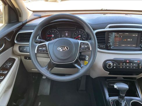 Used 2019 Kia Sorento LX image 6