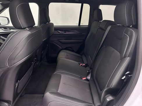 New 2025 Jeep Grand Cherokee Laredo X image 19