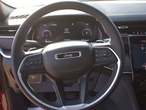Used 2023 Jeep Grand Cherokee Altitude AWD/4WD image 20