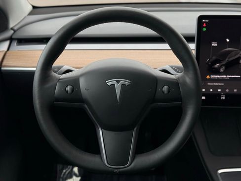 Used 2024 Tesla Model Y Long Range image 35