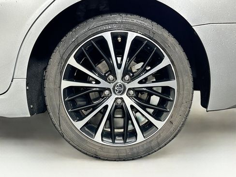 Used 2019 Toyota Camry SE FWD image 11