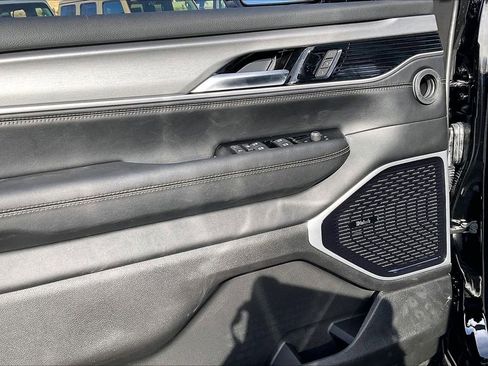 New 2026 Jeep Grand Wagoneer Limited AWD/4WD image 30