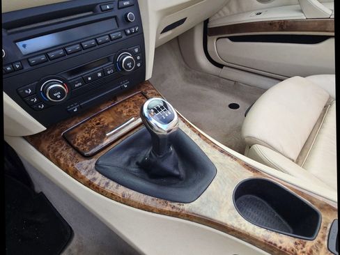 Used 2008 BMW 335i Convertible w/ Premium Pkg image 22